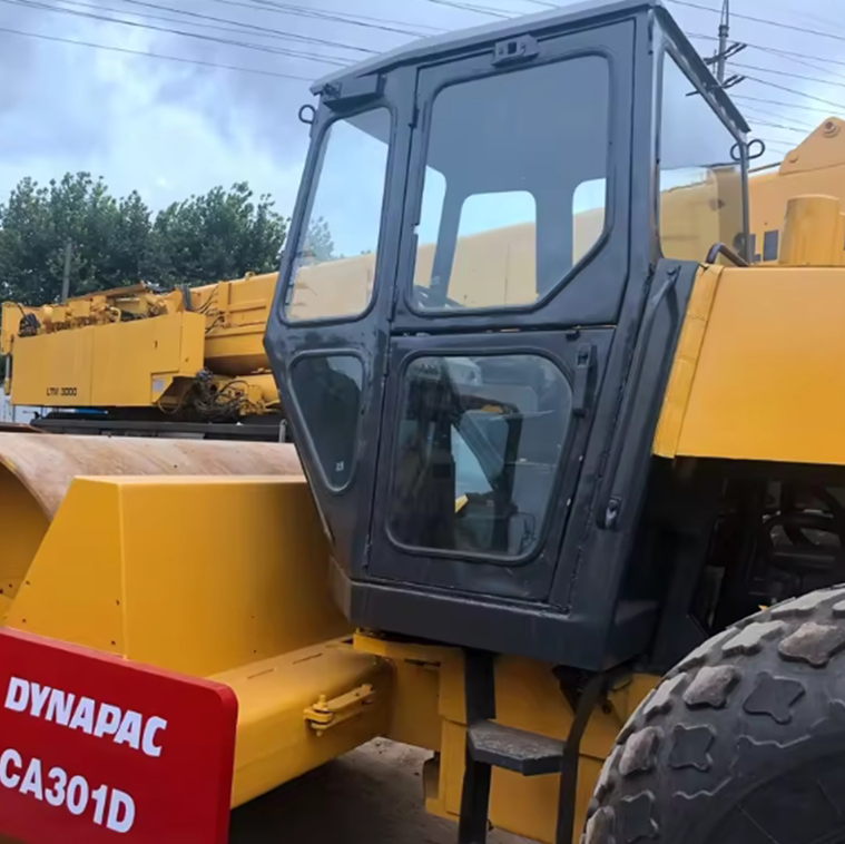 DYNAPAC CA301D Roller