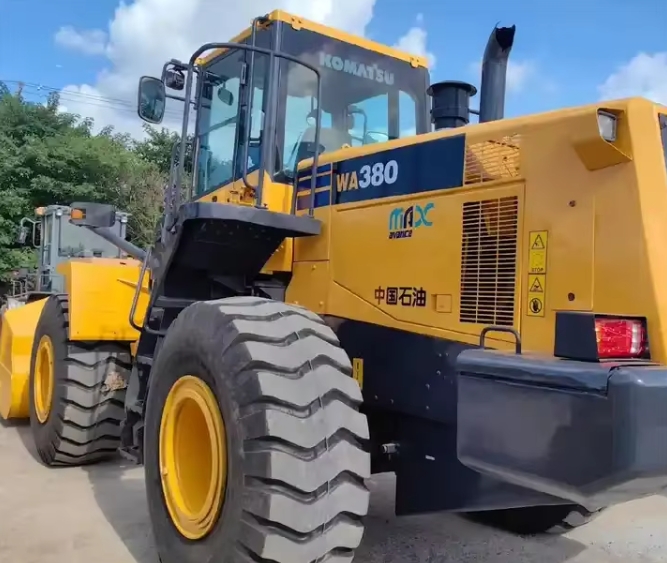 Komatsu WA380 Medium-Sized Wheel Loader