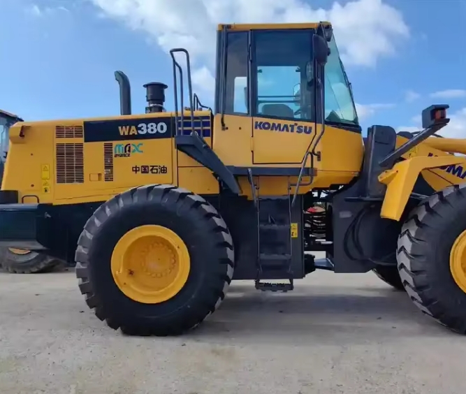 Komatsu WA380 Medium-Sized Wheel Loader
