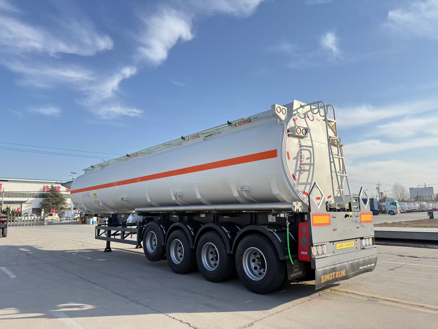 Shengrun four-axle aluminum alloy flammable liquid tank transport semi-trailer