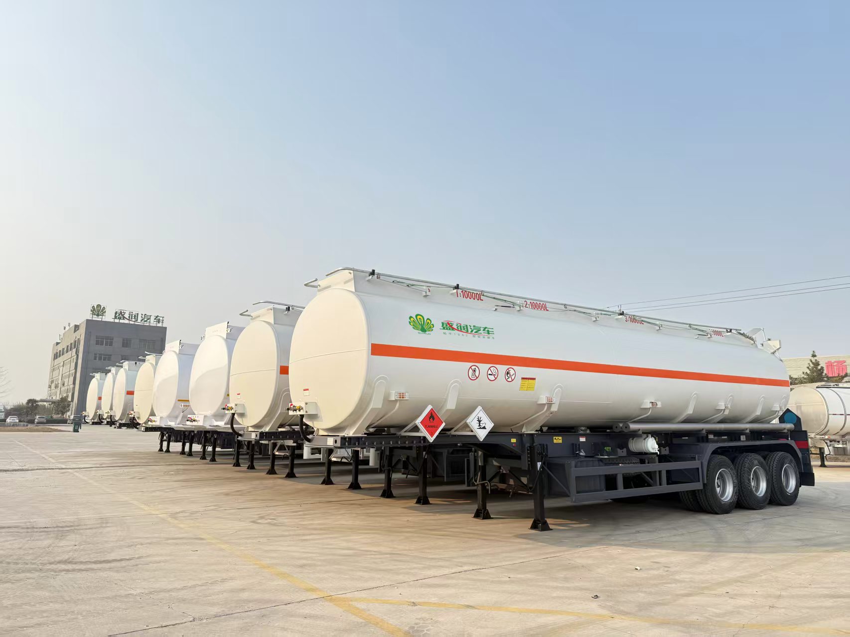 Shengrun four-axle aluminum alloy flammable liquid tank transport semi-trailer
