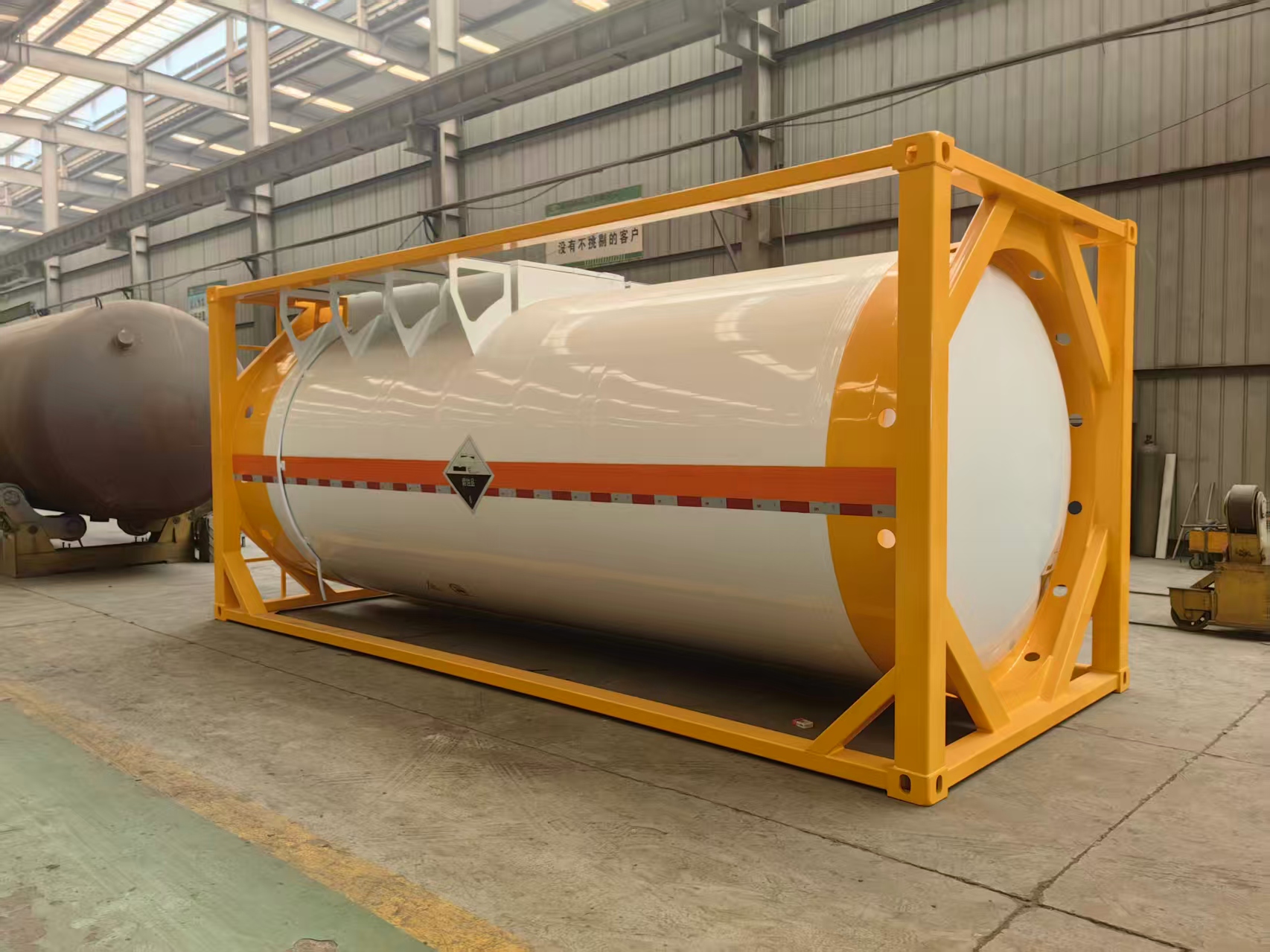 Shengrun brand ISO standard tank container, mainly used for the transportation of corrosive dangerous goods.