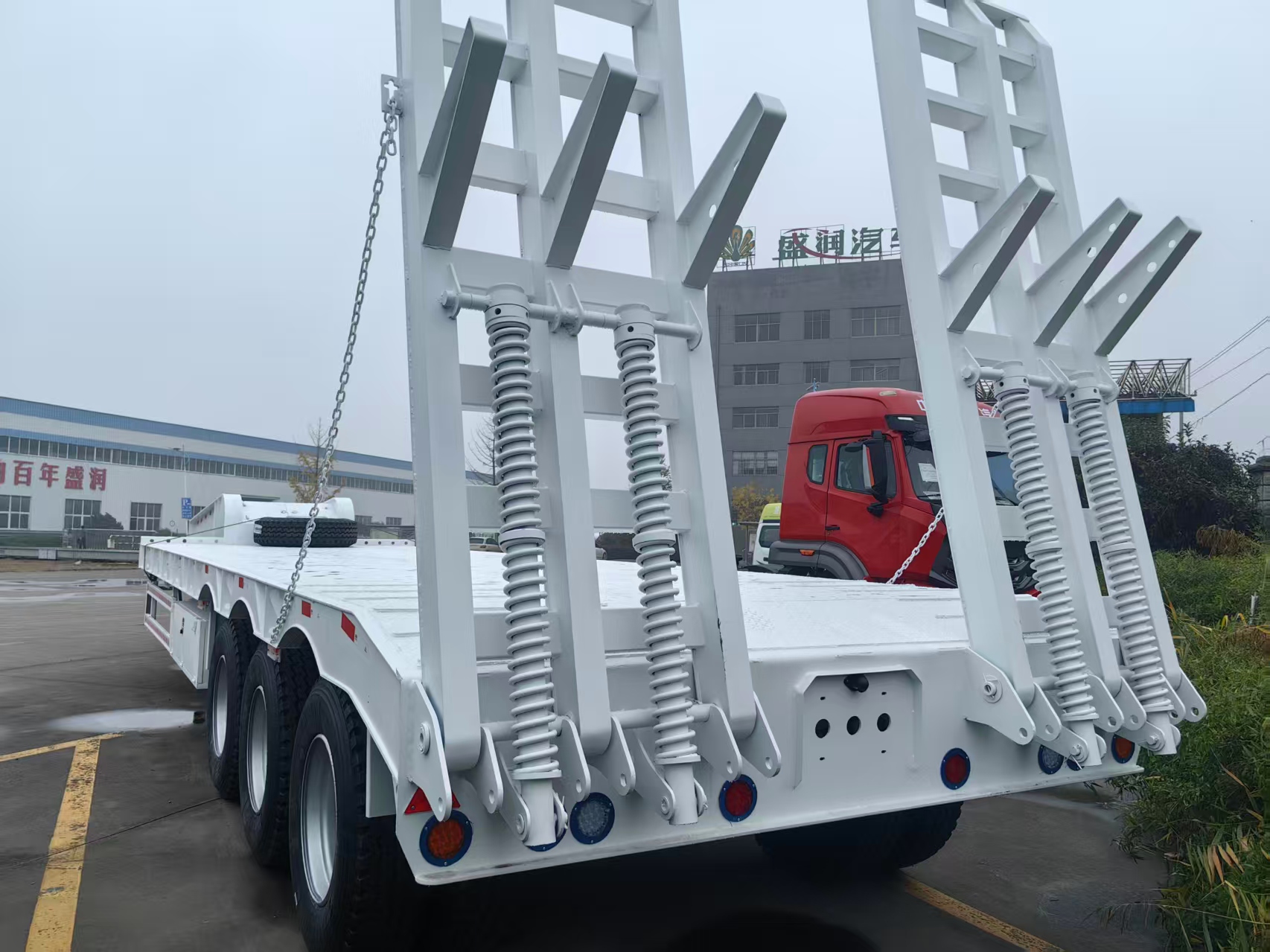 Shengrun Brand Tri-axle Lowbed Semi-trailer