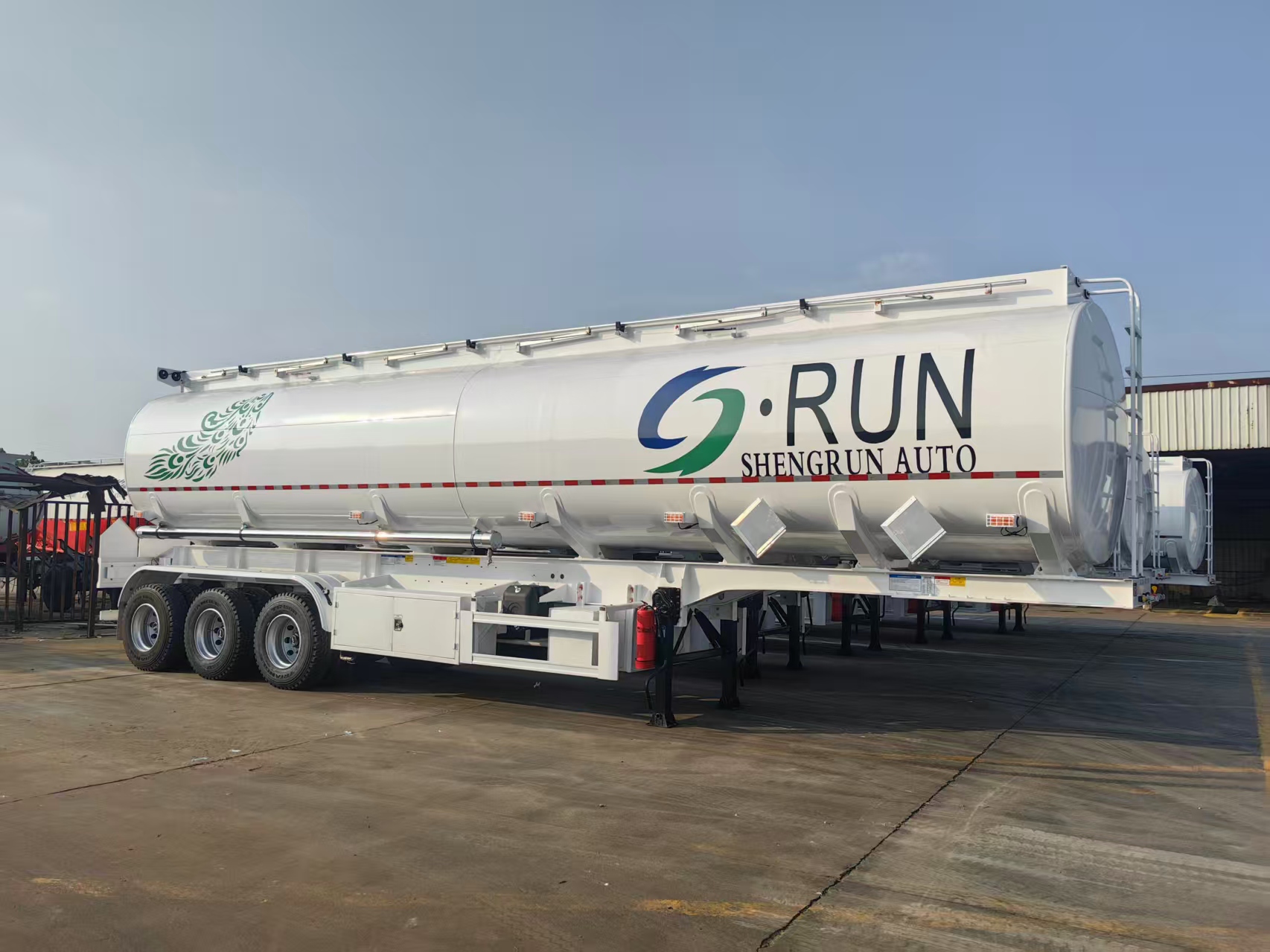 Shengrun export-type aluminum alloy liquid tank semi-trailer